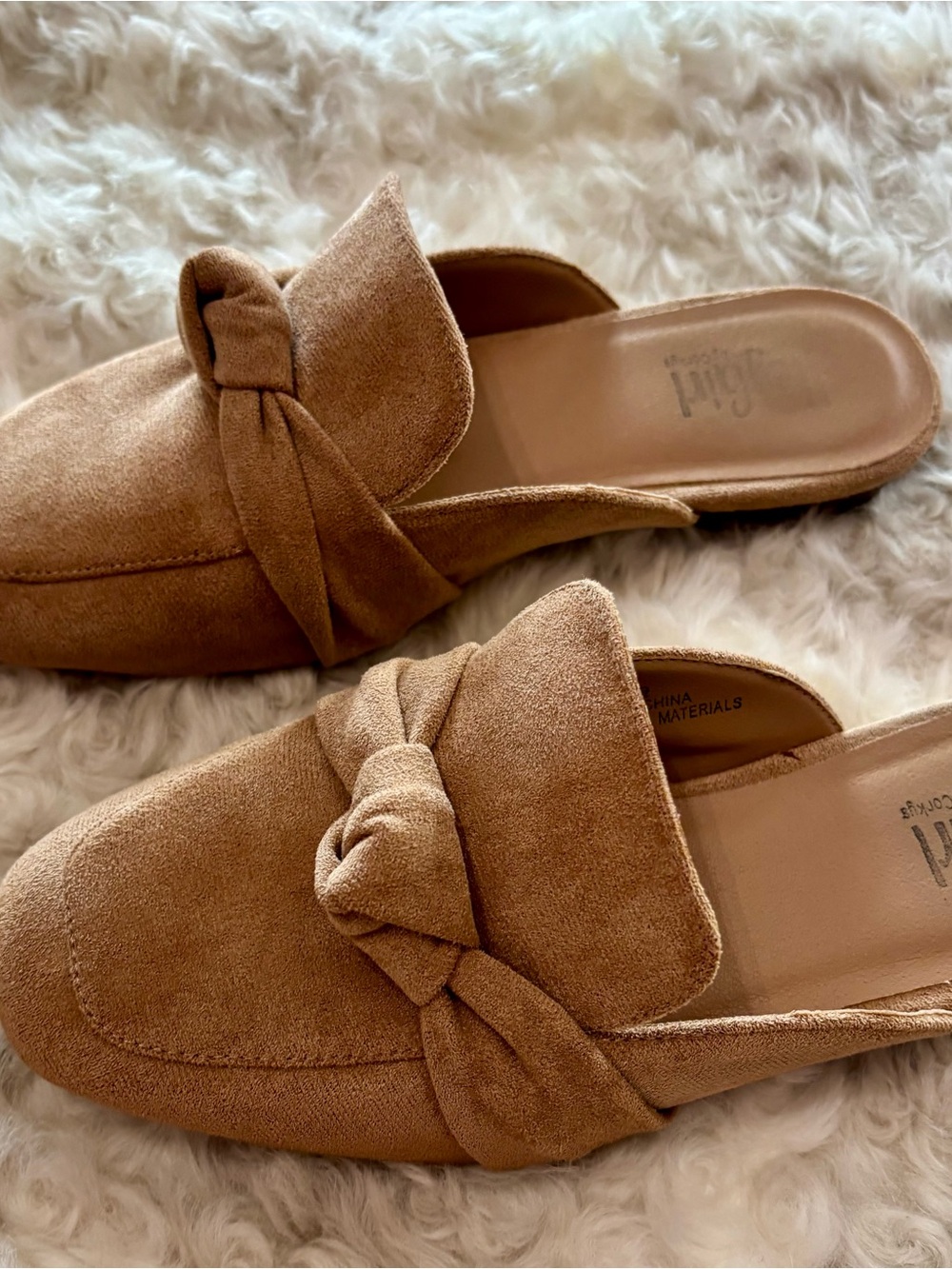 Corkys Clingy faux suede Hey Girl Slip-On Knot Mules in Tan Camel - Picture 2 of 6